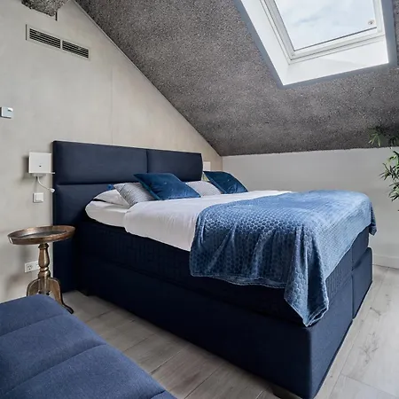 Apartment Captains Boathouse *