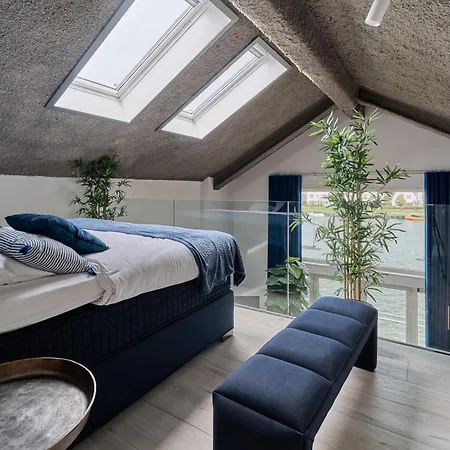Captains Boathouse Apartment *