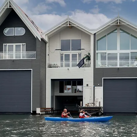 Captains Boathouse